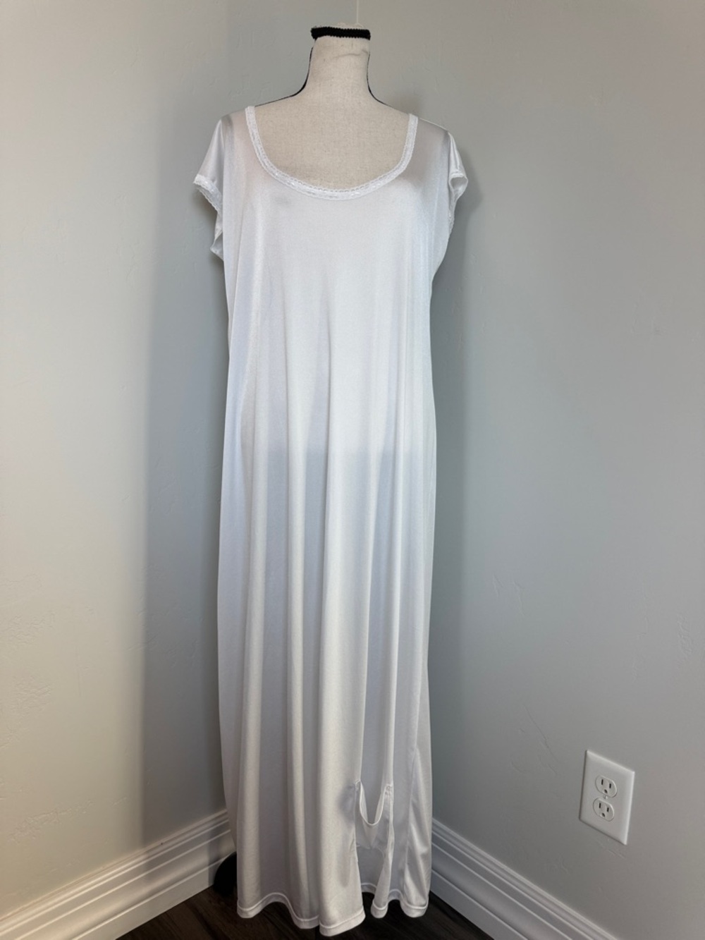 White Elegance Nightgown Small White Maxi Sleepwear Lace Trim Short Sleeve